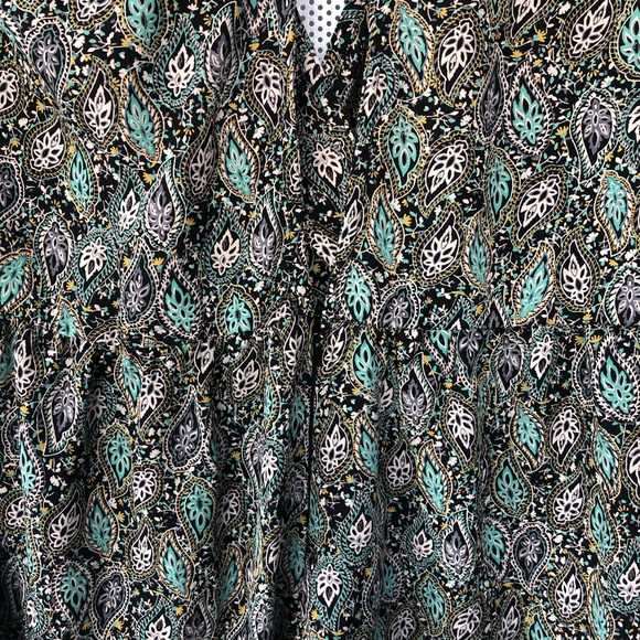 💖NWOT ILLA ILLA sleeved Romper. Bundle to save. - Picture 7 of 8